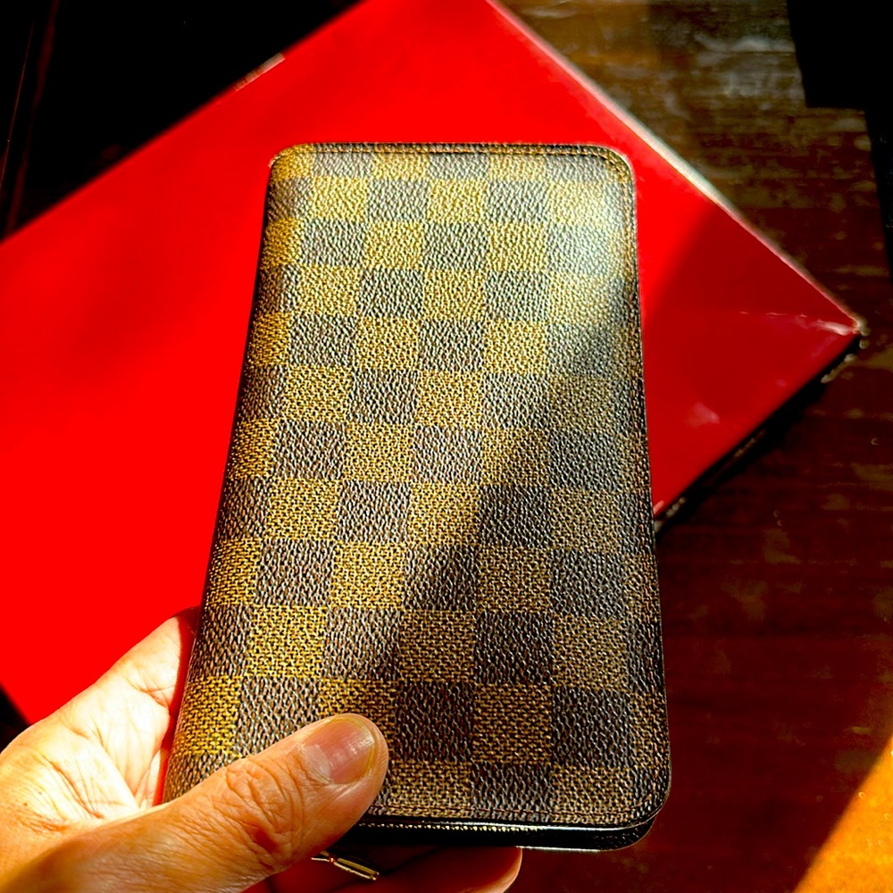 LV in Damier zippy Long Wallet.